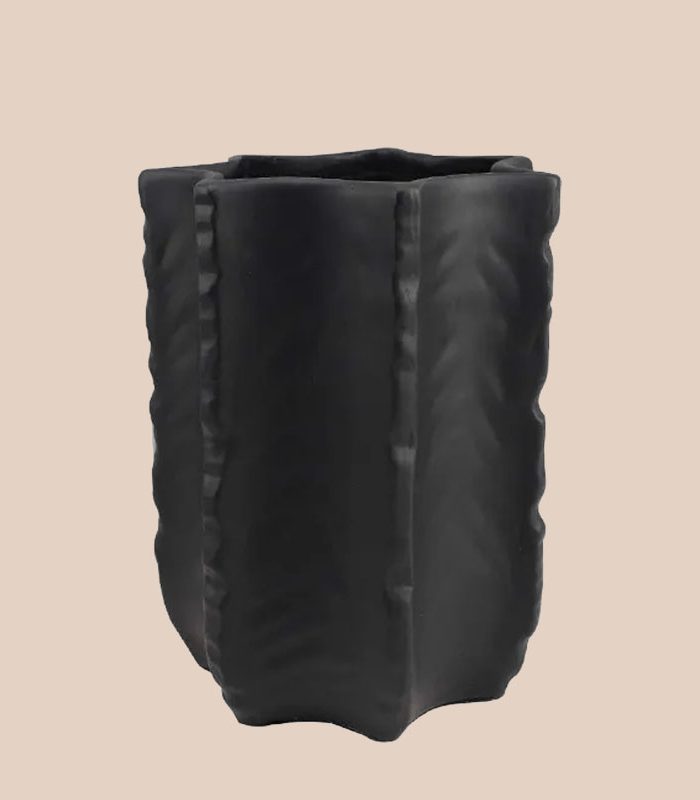 elegant-interior-art-decoration-black-elegant-decorative-vase