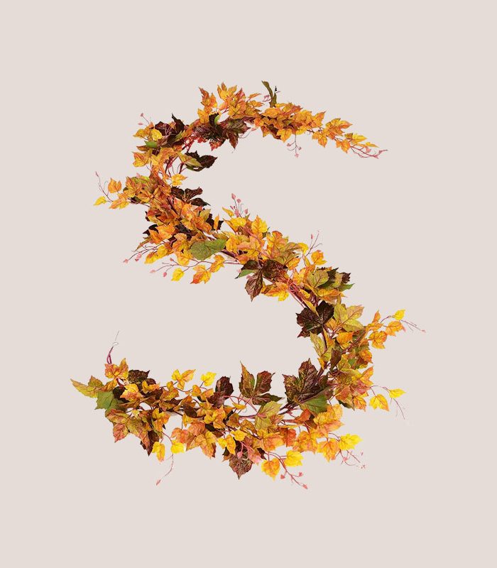 autumn-maple-leaf-wreath-with-artificial-autumn-leaves