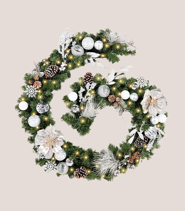 wreath-for-indoor-and-outdoor-holiday-decorations
