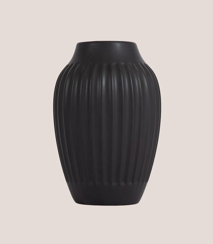 line-texture-classic-design-elegant-ceramic-vase