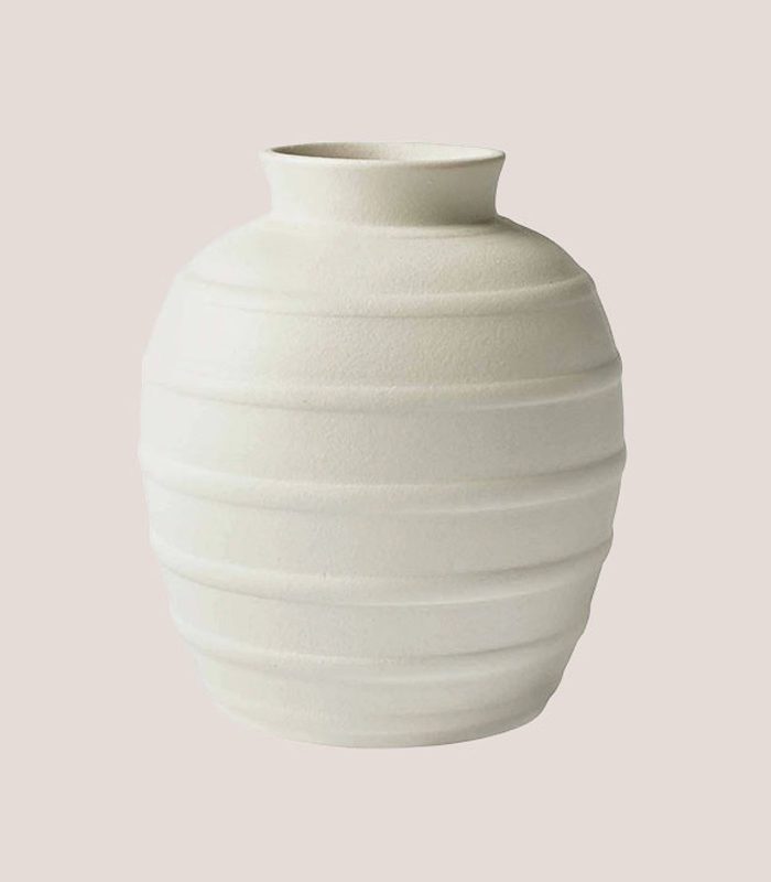 horizontal-striped-minimalist-design-space-decor-ceramic-vase