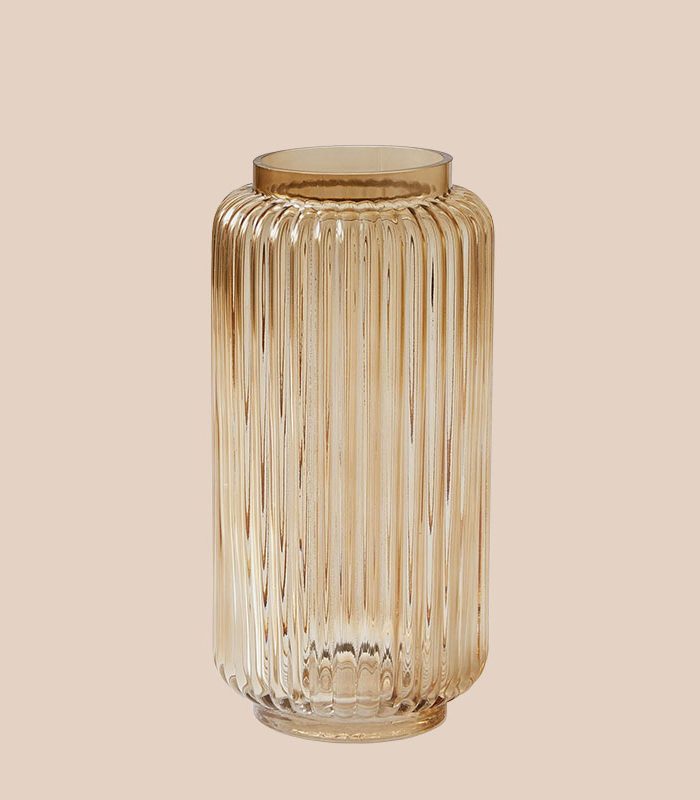 vertical-striped-design-classic-flower-arrangement-glass-vase