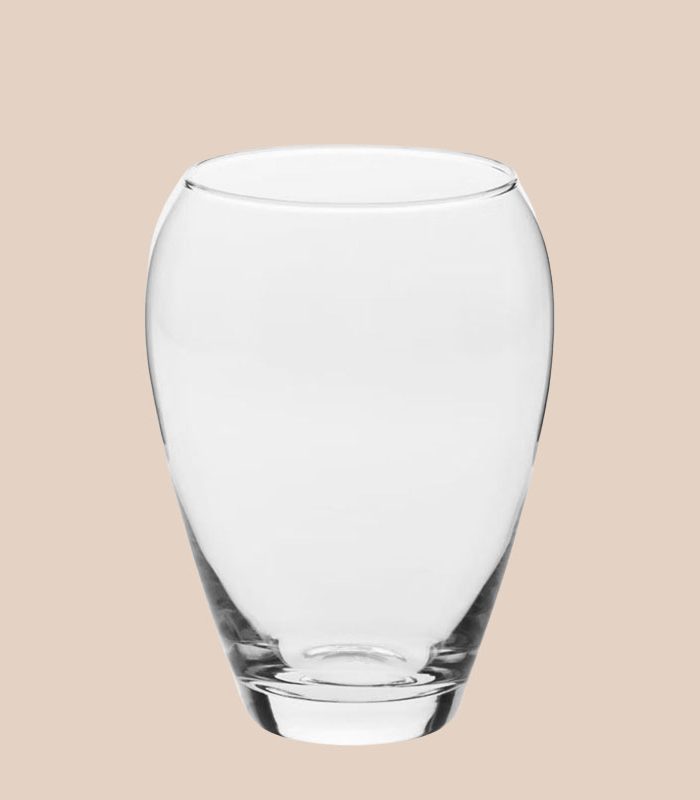 round-outline-elegant-table-decoration-glass-vase