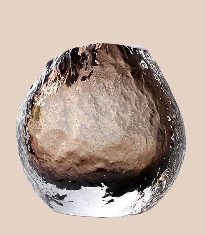 irregular-texture-artistic-flower-arrangement-glass-vase