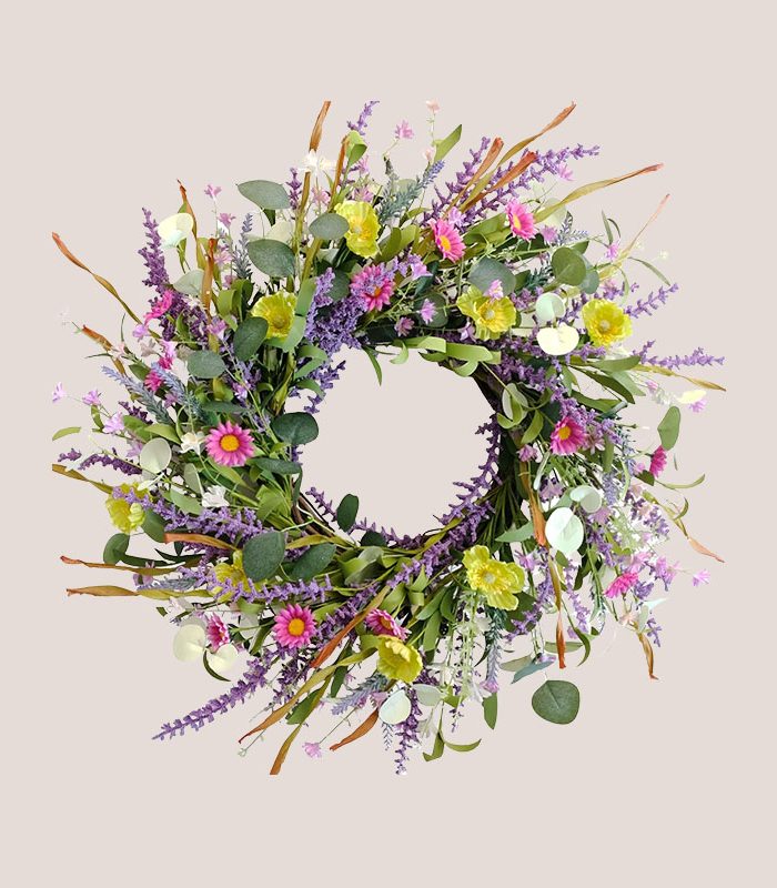 country-cottage-style-home-wreath-decoration